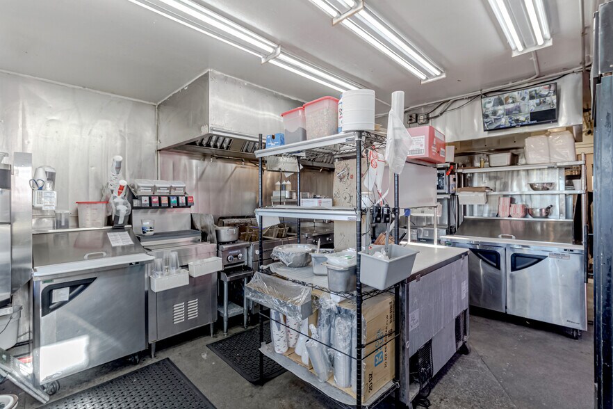 More Photos Of 2011 Ocean Front Walk, Venice Restaurant For Sale