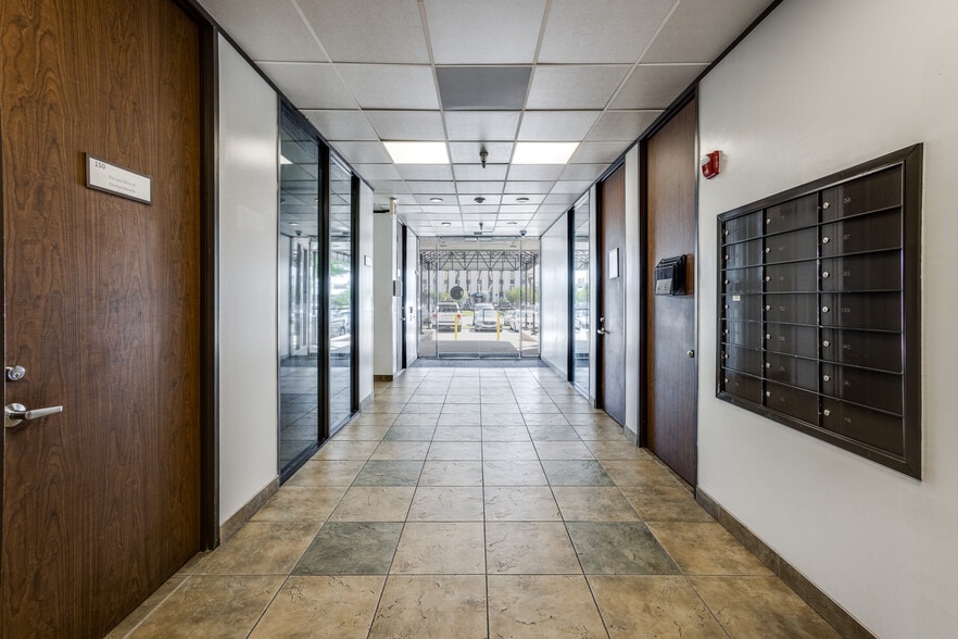 More Photos Of 2626 S Loop Fwy W, Houston Office For Lease