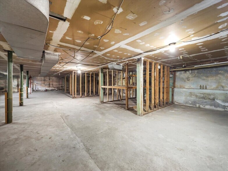 More Photos Of 128 W 3rd St, Waynesboro Freestanding For Sale