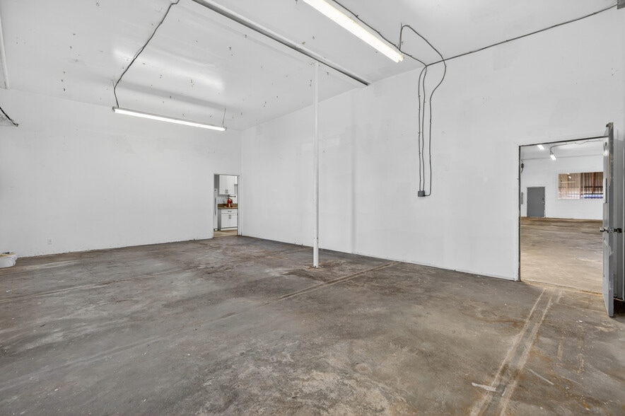 More Photos Of 7358 Radford Ave, North Hollywood Warehouse For Sale