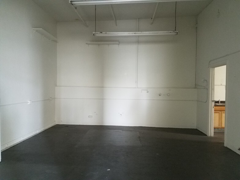 More Photos Of 1501-1503 S Central Ave, Los Angeles Showroom For Lease