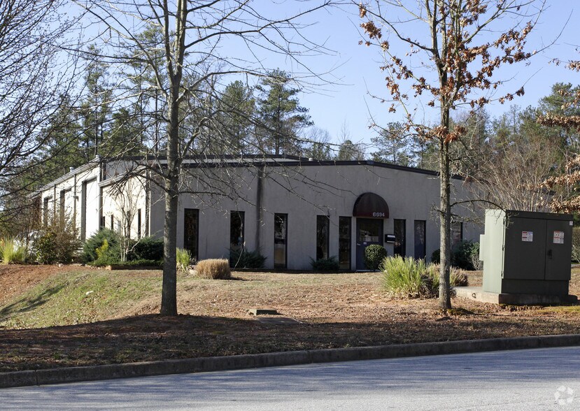 Primary Photo Of 6694 Oak Ridge Commerce Way, Austell Warehouse For Lease