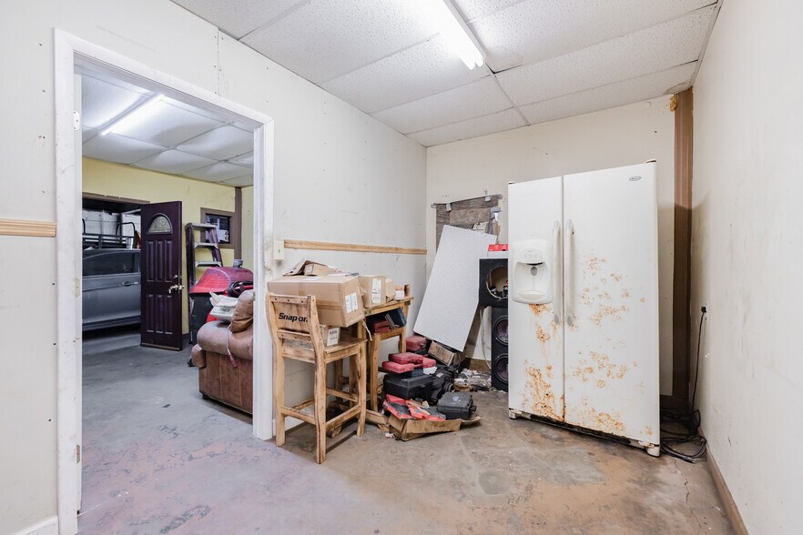 More Photos Of 3612 E Hillsborough Ave, Tampa General Retail For Sale