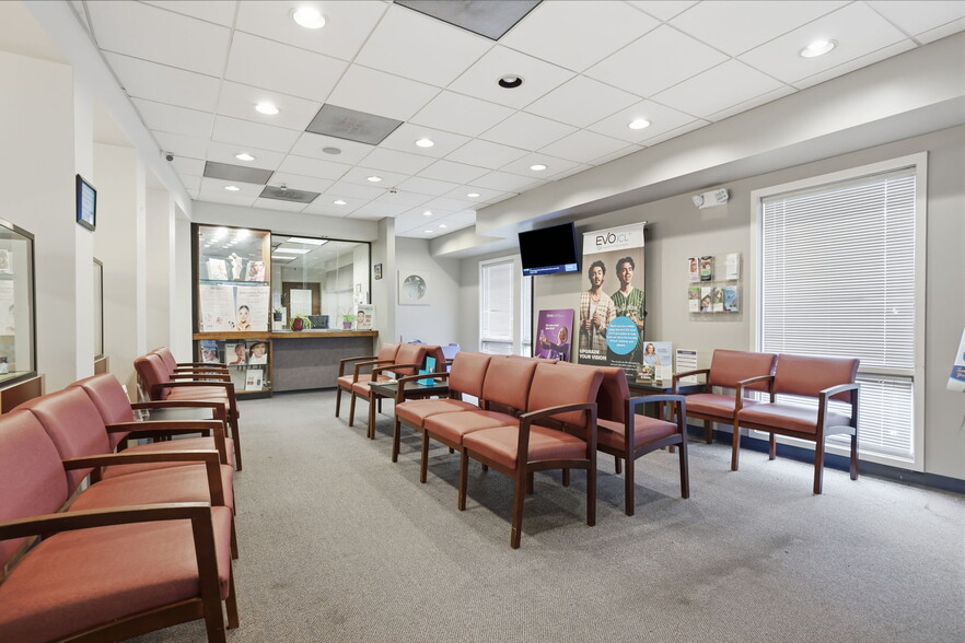 More Photos Of 1568 Woodbourne Rd, Levittown Office For Lease