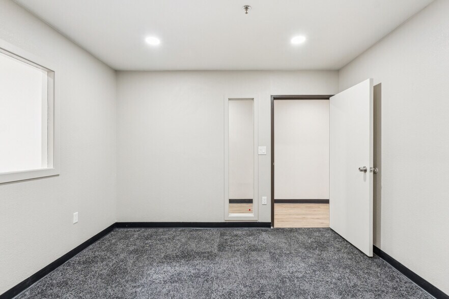 More Photos Of 2209 W 1st St, Tempe Warehouse For Sale