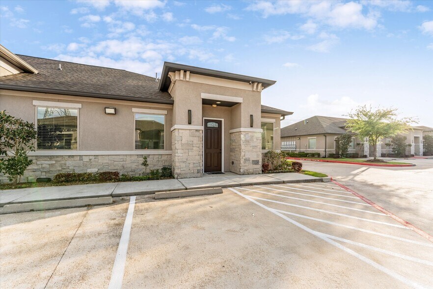 More Photos Of 12262 Queenston Blvd, Houston Unknown For Lease