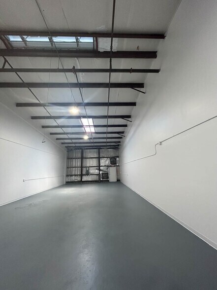 More Photos Of 2280 Avocado Ave, Melbourne Warehouse For Lease