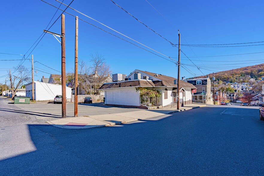 More Photos Of 754 Cherokee st, Fountain Hill Restaurant For Sale