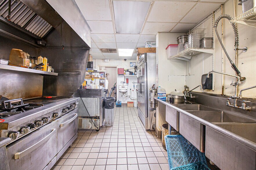 More Photos Of 5153 Fenton Rd, Flint Restaurant For Sale