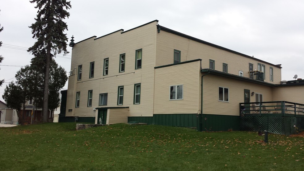 More Photos Of 506 Forest Home Dr, Francis Creek Apartments For Sale