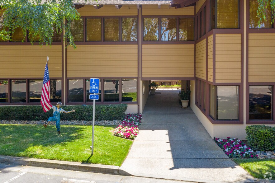 More Photos Of 2500 Sand Hill Rd, Menlo Park Office For Lease