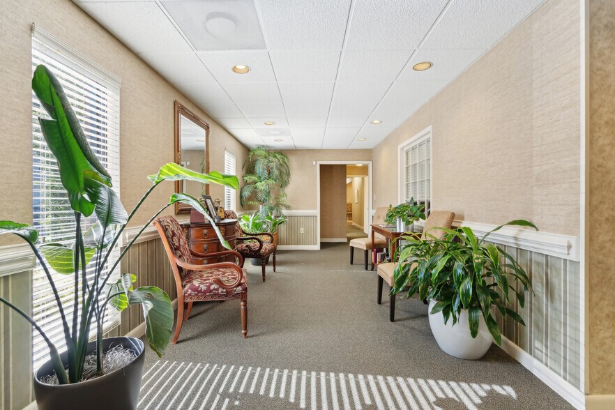 More Photos Of 15 Gamecock Ave, Charleston Office For Sale