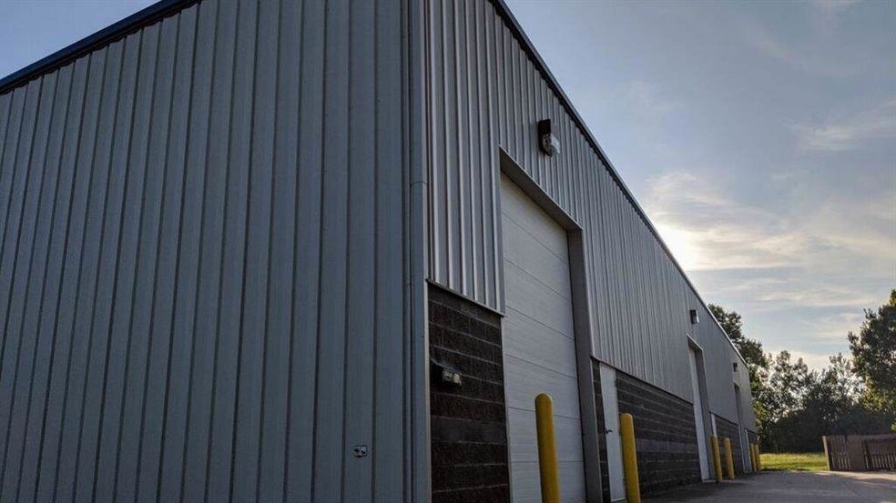 More Photos Of 3185 Grand Prix Dr, Decatur Industrial For Lease