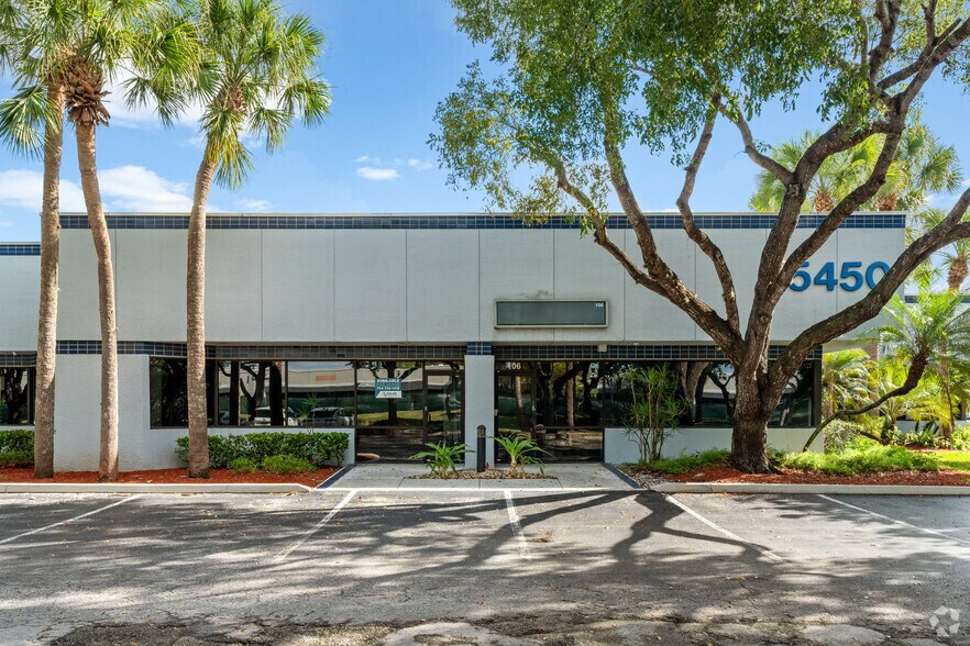 More Photos Of 5440 NW 33rd Ave, Fort Lauderdale Light Distribution For Lease