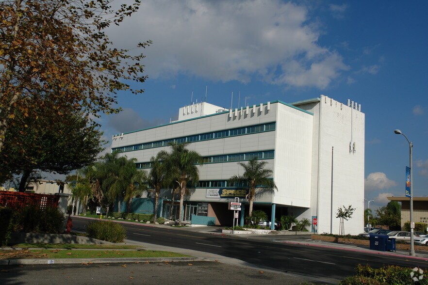 More Photos Of 5220 Clark Ave, Lakewood Office For Sale