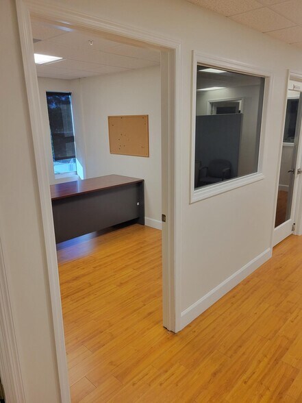 More Photos Of 4627 Arnold Ave, Naples Light Manufacturing For Lease