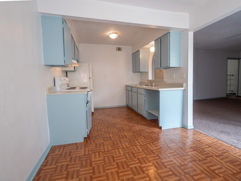 More Photos Of 5924 NW 10th St, Oklahoma City Apartments For Sale