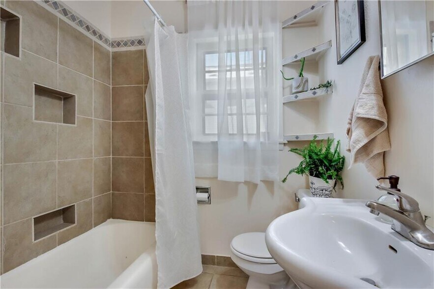 More Photos Of 2730 3rd St, Eau Claire Apartments For Sale