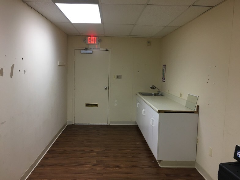 More Photos Of 123 Franklin Corner Rd, Lawrenceville Medical For Sale