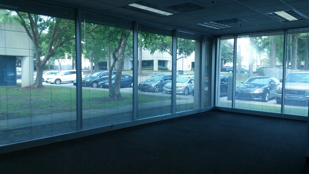 More Photos Of 2114 Airport Blvd, Pensacola Office For Lease