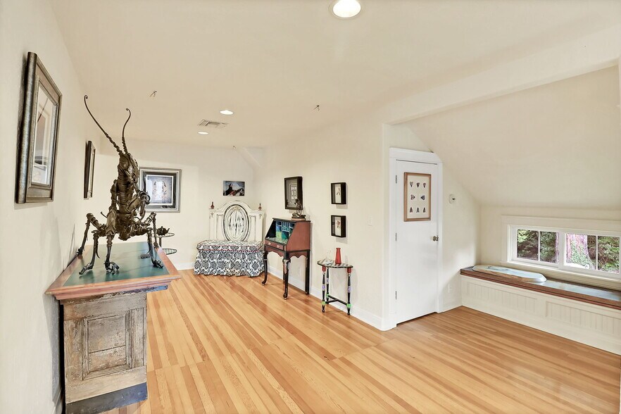 More Photos Of 42837 McKenzie Hwy, Leaburg Freestanding For Sale