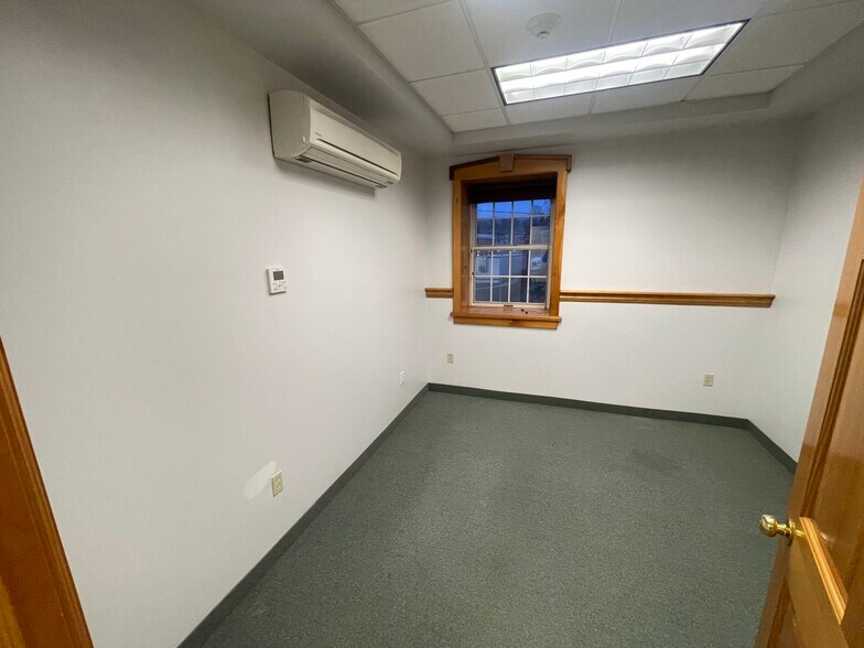 More Photos Of 132 Main St, Southington Bank For Lease