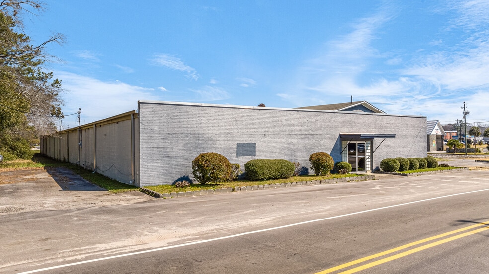 More Photos Of 1000 Gilway St, Holly Hill Light Distribution For Sale