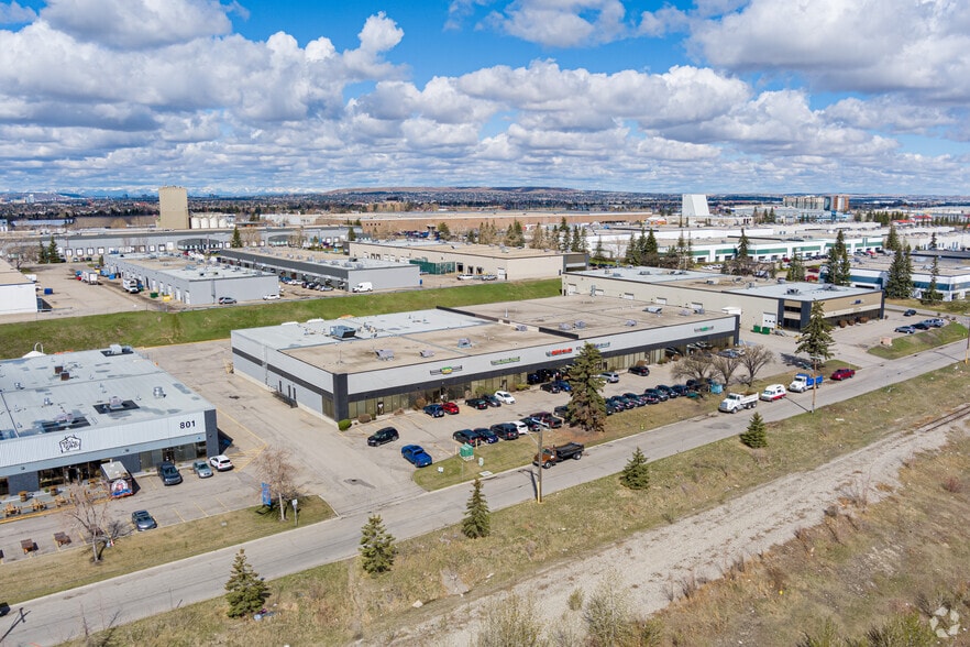 More Photos Of 925 30th St NE, Calgary Warehouse For Lease