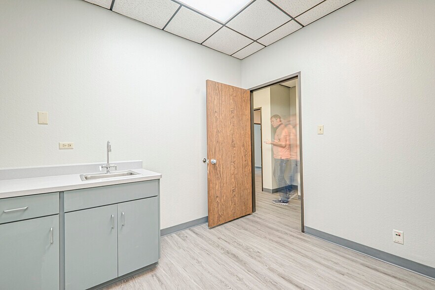 More Photos Of 2407 W Louisiana Ave, Midland Medical For Lease