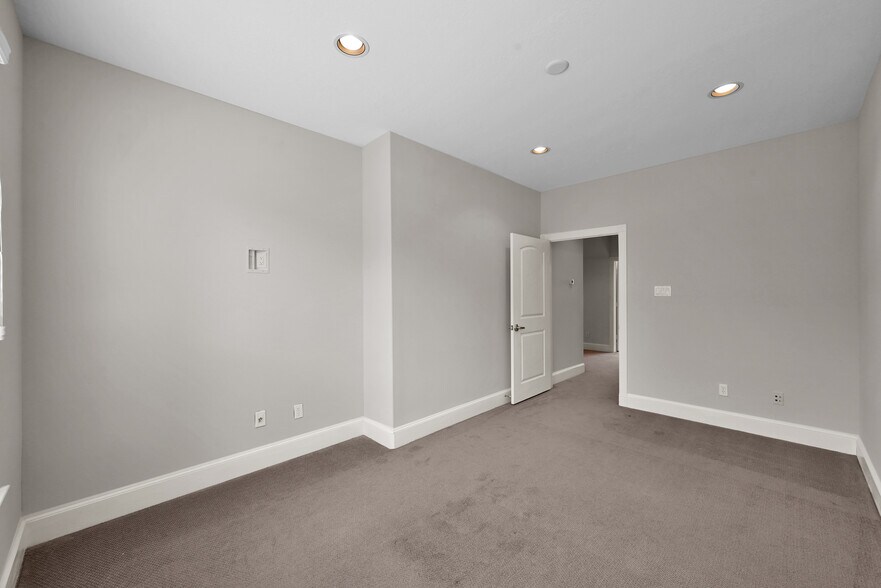 More Photos Of 25511 Budde Rd, The Woodlands Office For Lease