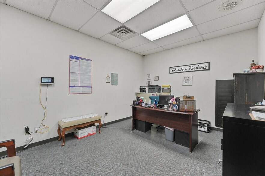 More Photos Of 2000 25th Ave N, Texas City Office For Lease