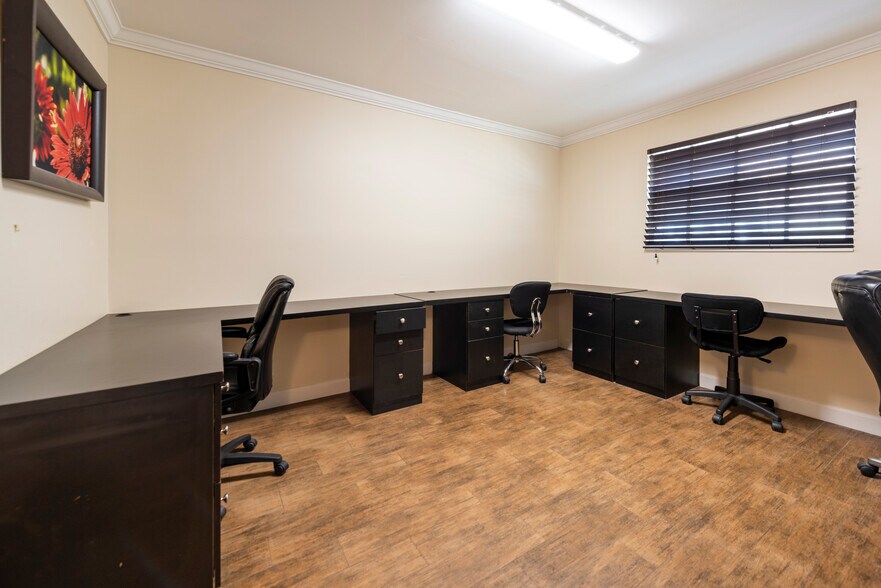 More Photos Of 45 E Sheridan St, Dania Beach Office Residential For Lease
