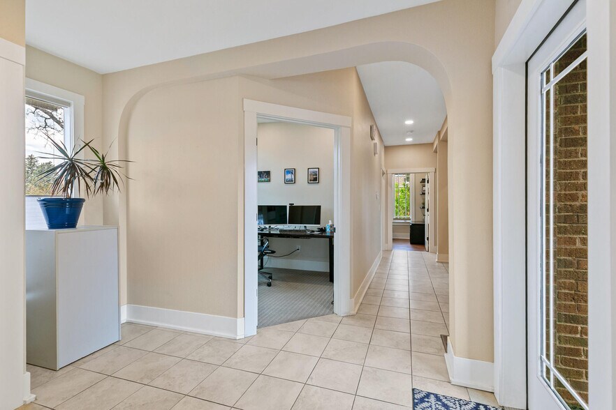 More Photos Of 1890 W Littleton Blvd, Littleton Office For Sale