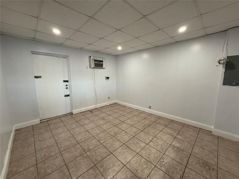 More Photos Of 5960-5992 SW 23rd St, West Park Showroom For Sale