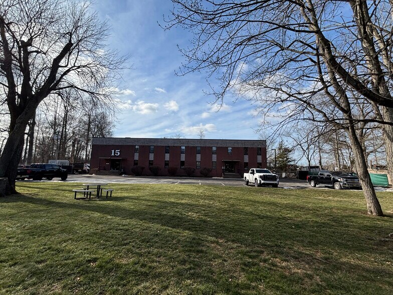More Photos Of 15 Oak Rd, Fairfield Warehouse For Lease