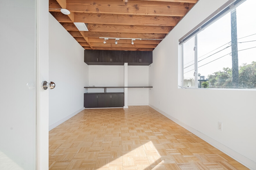 More Photos Of 503 Boccaccio Ave, Venice Loft Creative Space For Lease