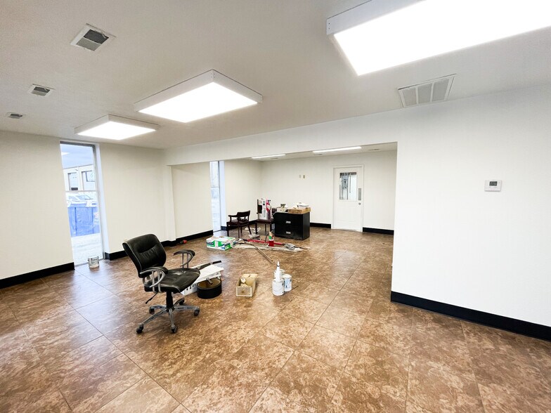 More Photos Of 2465 E Jean St, Springfield Auto Repair For Lease