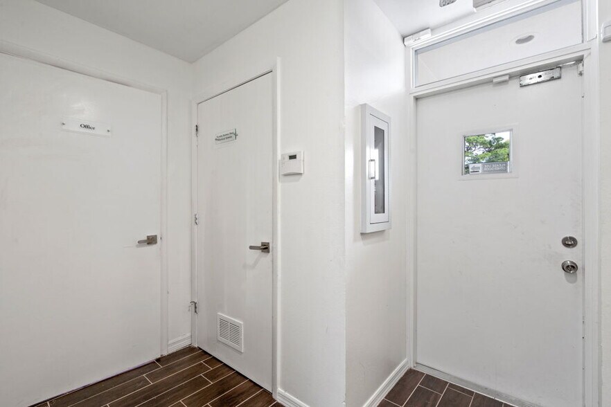 More Photos Of 3800 26th St W, Bradenton Medical For Sale