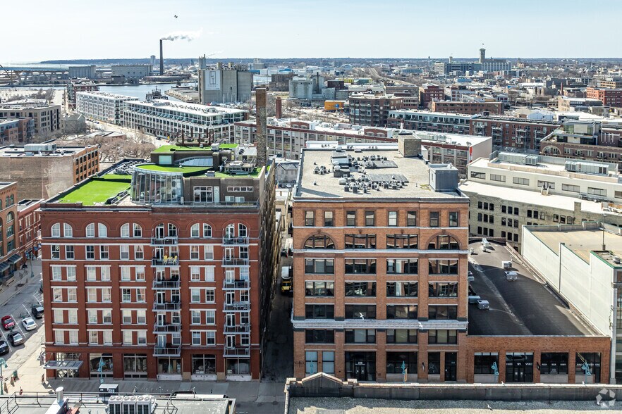 More Photos Of 239 E Chicago St, Milwaukee Apartments For Lease