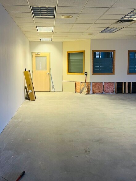 More Photos Of 1860 Wooddale Dr, Woodbury Research And Development For Lease