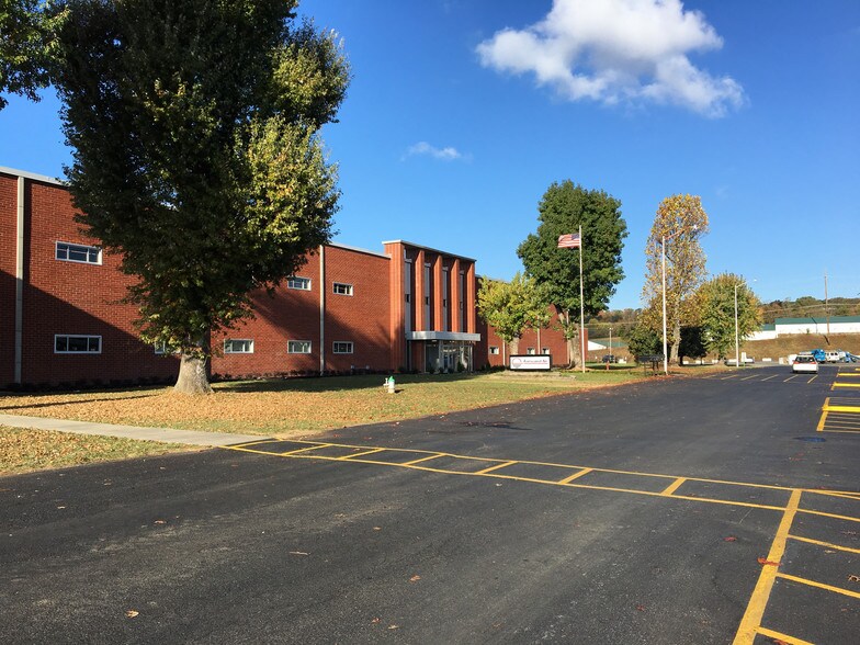 More Photos Of 1915 Snapps Ferry Rd, Greeneville Warehouse For Lease