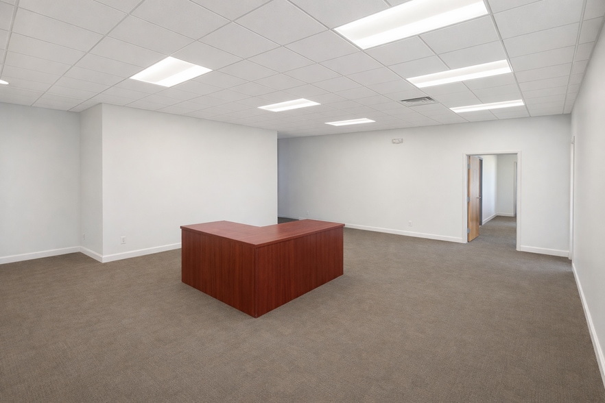 More Photos Of 205 E 1st Ave, Roselle Warehouse For Lease