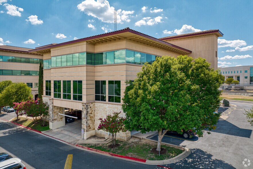More Photos Of 2200 Park Bend Dr, Austin Medical For Lease