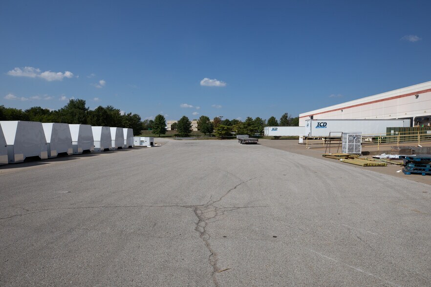 More Photos Of 2901 Heartland Dr, Liberty Manufacturing For Lease