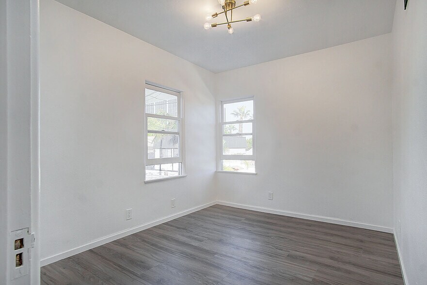 More Photos Of 1147 24th St, Santa Monica Apartments For Sale