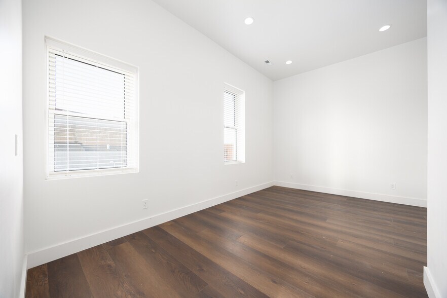 More Photos Of 50-52 S Main St, London Storefront Retail Residential For Sale