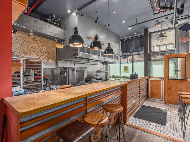 More Photos Of 48 College St, Asheville General Retail For Lease