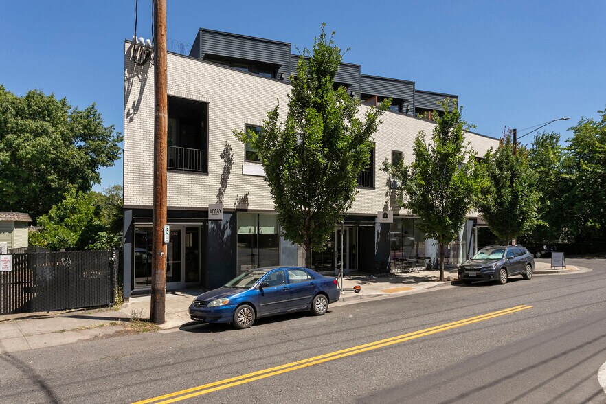 More Photos Of 1407 SE Cora St, Portland Restaurant For Sale