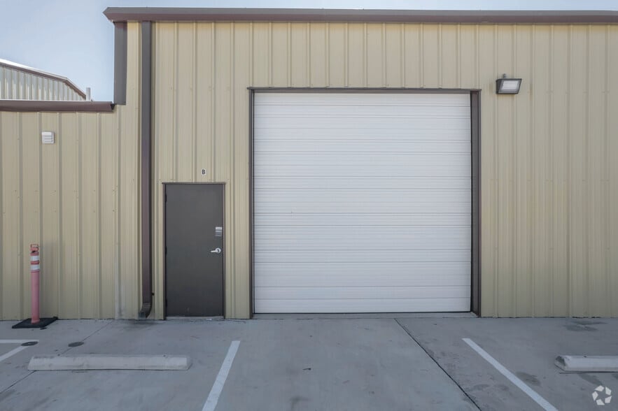 More Photos Of 5140 Dexham Rd, Rowlett Warehouse For Lease