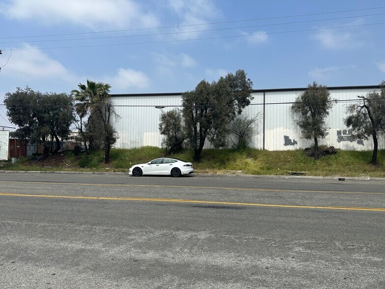 More Photos Of 15176 Whittram Ave, Fontana Service For Lease